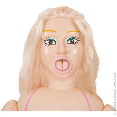 Кемпір өзінің кискасын жақыннан көрсетеді